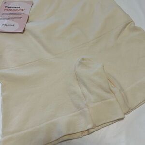 SHAPERMINT TUMMY CONTROLS. SIZE M.